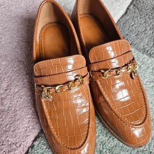 Croc-Embossed Leather Slip-On Loafers in Tan with Gold Chain